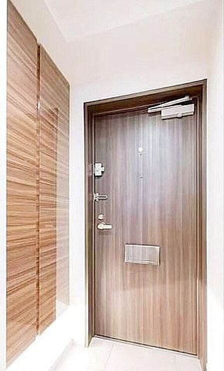 シンプルで使いやすい玄関は、住まい全体をすっきりと見せてくれます。日々の暮らしに自然と馴染む空間です。