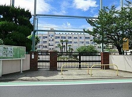 足立区立第五中学校 徒歩12分。 920m