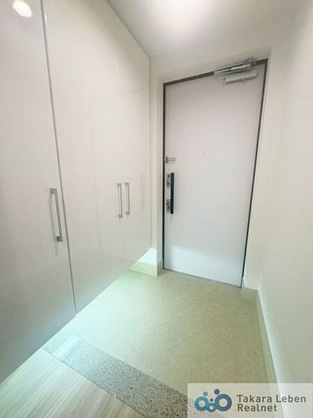 玄関を拡大表示