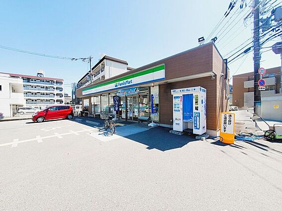 ファミリーマー...