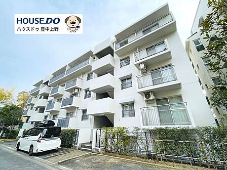 北大阪急行線南北線「箕面船場阪大前駅」まで徒歩15分の立地です。嬉しい駐車場専用使用権付きのマンションです。