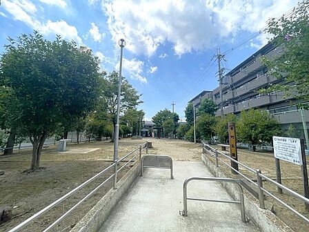 幸町公園 660m