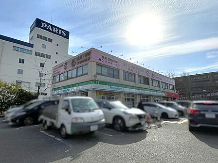 ファミリーマート 箕面船場店 600m