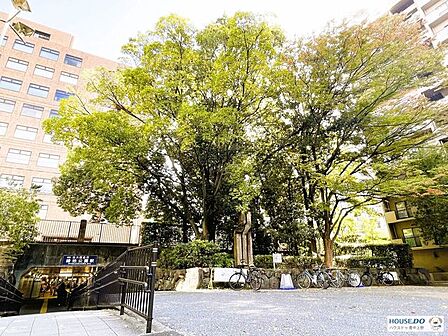北大阪急行　緑地公園駅西口 840m