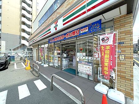 セブンイレブン吹田江坂町2丁目店 890m