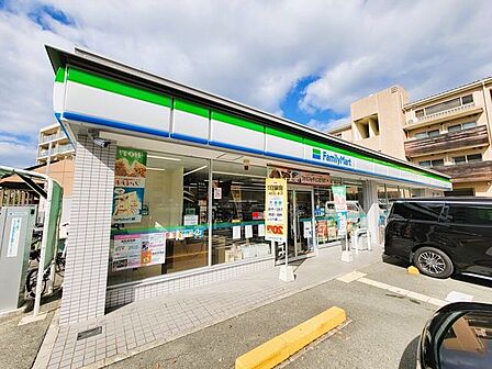 ファミリーマート 豊中上新田四丁目店 2150m