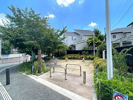 永楽荘3丁目第2公園 710m
