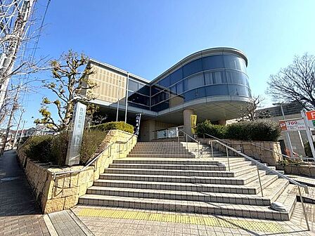 箕面市立 西南図書館 430m