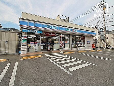 ローソン西東京芝久保町四丁目店 徒歩5分。24時間営業なので急なお買い物にも便利です。お弁当やその他軽食、カフェなどの飲み物も販売しています。駐車場:あり 370m