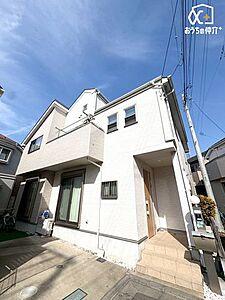 外観:【外観】閑静な住宅街に佇む 築12年の中古戸建~内外観ともに非常に綺麗で状態も良好です~隣接する住戸が少なく、開放感のある立地。採光・風通りの良い邸宅です。 外観:【外観】閑静な住宅街に佇む 築12年の中古戸建~内外観ともに非常に綺麗で状態も良好です~隣接する住戸が少なく、開放感のある立地。採光・風通りの良い邸宅です。