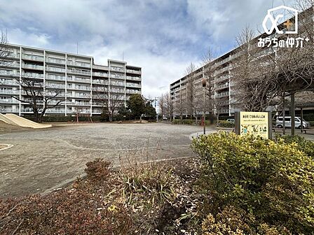 美住町1丁目第4仲よし広場 徒歩6分。ベンチ・藤棚・遊具(ブランコ・すべり台・鉄棒・ジャングルジム・ネットクライム・足つぼウォーク・パラレルハンガー・木製ステップ)・水飲場 430m