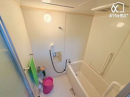お手入れしやすいシンプルなデザインの浴室