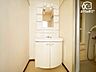 洗面：～Wash room～大きな洗面　家族みんなが毎日使う洗面室。忙しい朝には使いやすい洗面で、ステキな一日のスタートをきりましょう。