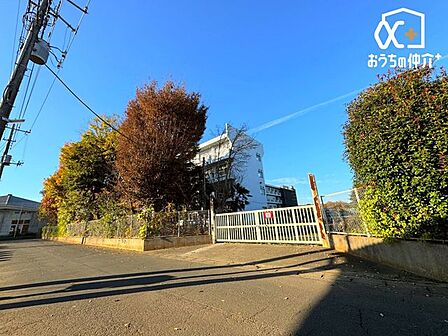所沢市立狭山ケ丘中学校 徒歩19分。西武池袋線「狭山ヶ丘駅」近くの広々とした敷地がある中学校でございます。周辺からの評判も良いです! 1520m