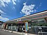 周辺：セブンイレブン所沢小手指町1丁目店 徒歩3分。24時間営業なので、急なお買い物にも便利です。飲食物や軽い日用品を販売しております。駐車場；無 220m