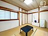 和室：ゆったり落ち着ける2階和室。足を伸ばしてホッとリラックスできる癒しの空間です。