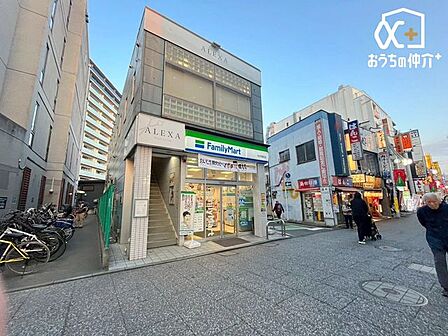 ファミリーマート所沢東町店 徒歩2分。西武新宿線・池袋線所沢駅西口から徒歩4分。24時間営業。駐車場なし。 140m