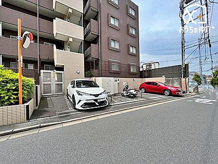 敷地内駐車場の様子です。