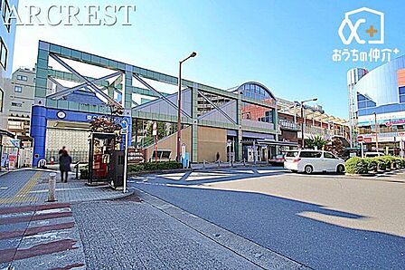 徒歩9分。東久留米駅東口周辺には買い物施設等、周辺環境が整っています。 バスロータリーもございますのでバス便も便利です。 650m