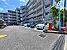 駐車場：敷地内駐車場の様子です。