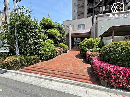 管理が行き届いた清潔感のあるエントランス。オートロックが完備されておりマンションならではの防犯性が魅力です。