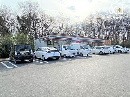 セブンイレブン東所沢バイパス店 徒歩11分。24時間営業なので、急なお買い物にも便利です。飲食物や軽い日用品を販売しております。駐車場;有 880m