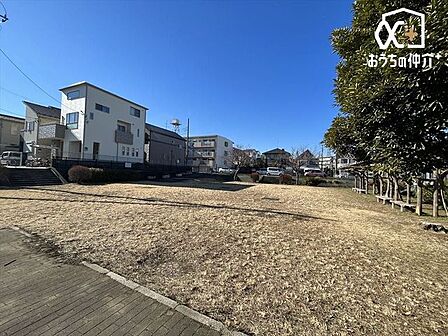 北野中央公園 徒歩7分。 560m