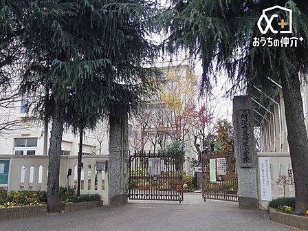 所沢市立所沢小学校 徒歩9分。西武新宿線「所沢駅」が最寄りの小学校でございます。ご近所の評判も良いです! 650m