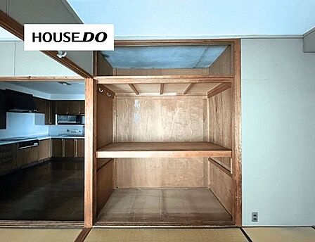 大きな収納スペースを備えており、かさばる荷物もまとめて収納可能。住空間を広く使えます。