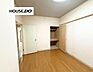 洋室：洋室には収納を備え、お部屋を広く使いやすい間取り。寝室や趣味部屋にもおすすめです。