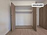 収納：衣類をしっかり掛けて収納できるクローゼット付き。お部屋にタンスを置く必要が減り、居住空間を広く使いやすいのが魅力です。