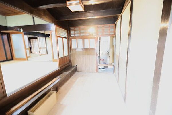 玄関を拡大表示
