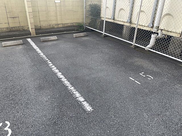 16 / 23