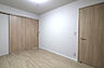 洋室：洋室約6帖、LDKと面し、引き戸を開放すると広々空間になります。