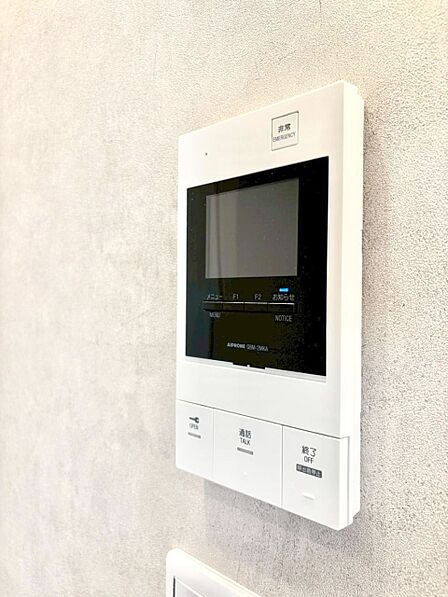 訪問者が一目でわかる安心のTVモニター付きインターホン。