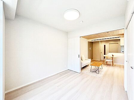 リビングとのつながりを感じながらも独立性のあるスペースに