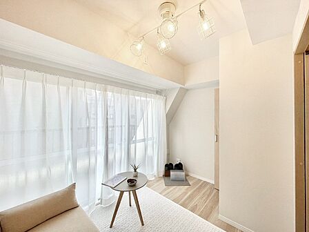 内装「無料オンライン相談」受付中！フローリングはどんなインテリアにもマッチ。  