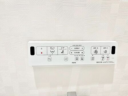 設備「無料オンライン相談」受付中!ウォシュレットのスイッチが壁面についています