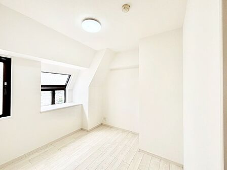 内装「無料オンライン相談」受付中!窓からのやさしい光が心地よいプライベートルーム