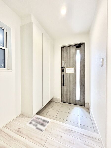 玄関を拡大表示
