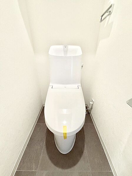 内装「無料オンライン相談」受付中！明るく清潔感のあるトイレです。  