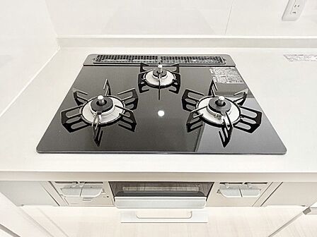 設備「無料オンライン相談」受付中!三口ガスコンロでお料理が一気にはかどりそう。