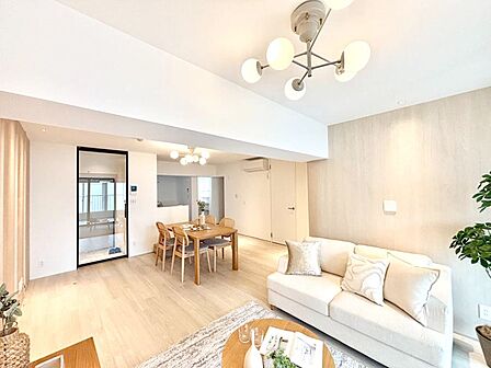 内装「無料オンライン相談」受付中!落ち着いた雰囲気のLDKは家族みんなの快適空間