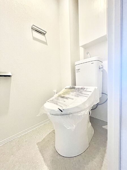 内装「無料オンライン相談」受付中!明るく清潔感のあるトイレです。