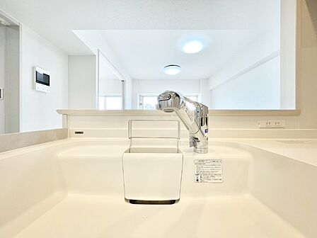 いつでも清潔なおいしいお水を。一つの水栓で水道水と浄水を使い分け。