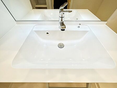 ハンドシャワー付き！使いやすい洗面台。