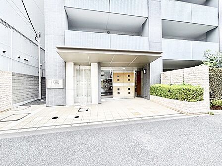 落ち着いた雰囲気のエントランス