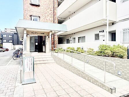 綺麗なエントランスは、居住者を優しく迎えいれてくれます