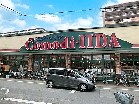 スーパー 90m コモディイイダ西尾久店