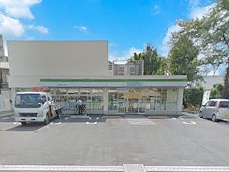 コンビニ 68m ファミリーマート 板橋坂下三丁目店